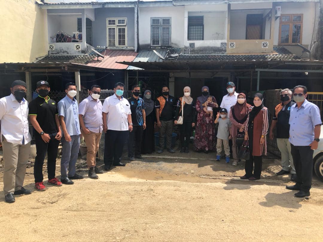 MAJLIS RAMAH MESRA DAN SUMBANGAN BANTUAN BENCANA BANJIR KEPADA KAKITANGAN ROADCARE